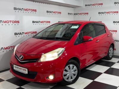 Toyota Vitz 1.0 CVT (69 л.с.) 2012