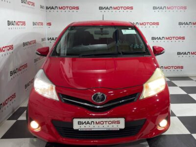 Toyota Vitz 1.0 CVT (69 л.с.) 2012