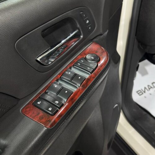 Cadillac Escalade 6.2 AT (409 л.с.) 4WD 2012
