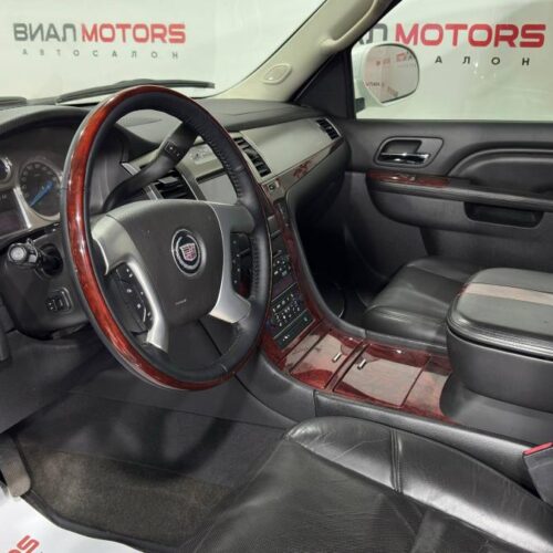 Cadillac Escalade 6.2 AT (409 л.с.) 4WD 2012