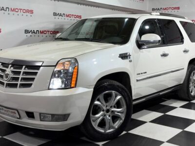 Cadillac Escalade 6.2 AT (409 л.с.) 4WD 2012