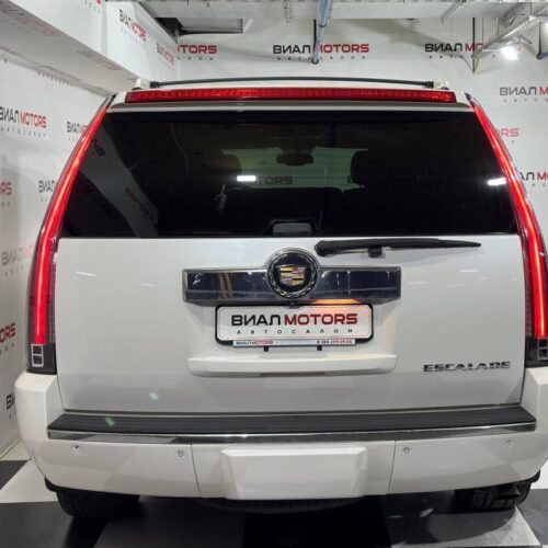 Cadillac Escalade 6.2 AT (409 л.с.) 4WD 2012