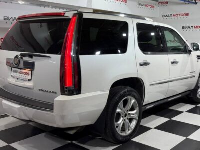 Cadillac Escalade 6.2 AT (409 л.с.) 4WD 2012