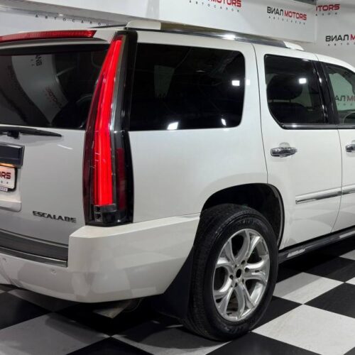 Cadillac Escalade 6.2 AT (409 л.с.) 4WD 2012