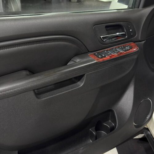 Cadillac Escalade 6.2 AT (409 л.с.) 4WD 2012