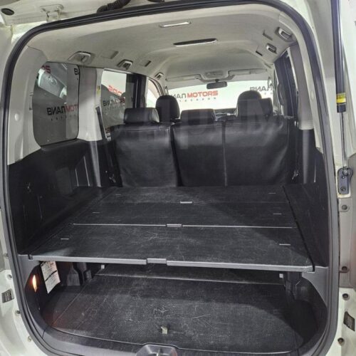 Toyota Voxy 2.0 CVT (158 л.с.) 2011