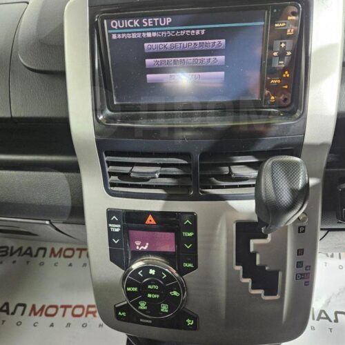 Toyota Voxy 2.0 CVT (158 л.с.) 2011