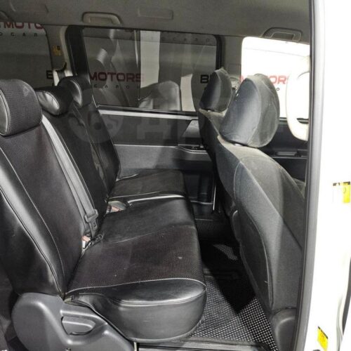Toyota Voxy 2.0 CVT (158 л.с.) 2011