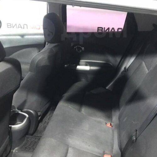 Nissan Juke 1.6 MT (117 л.с.) 2012
