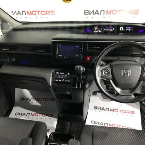 Honda Stepwgn  2015