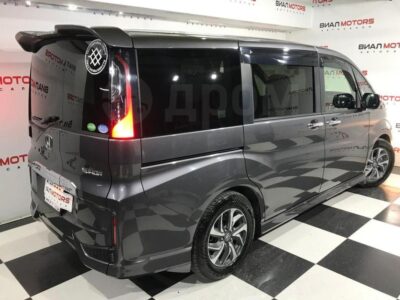 Honda Stepwgn  2015