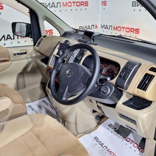 Nissan Serena  2005