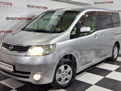 Nissan Serena  2005
