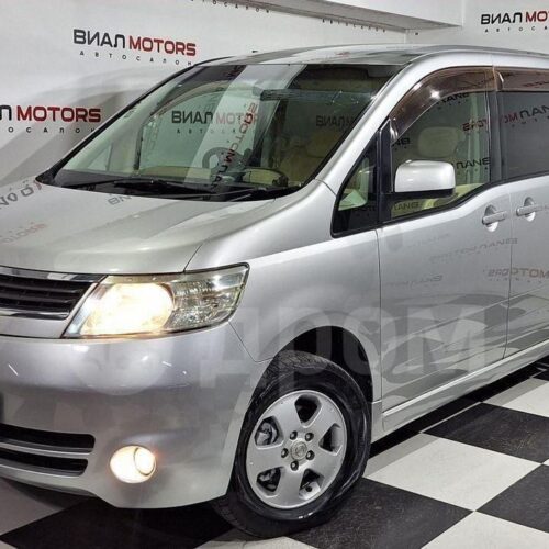 Nissan Serena  2005