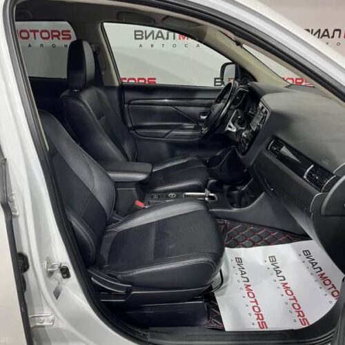 Mitsubishi Outlander  2015