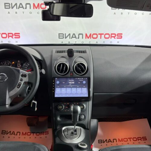 Nissan Qashqai  2010