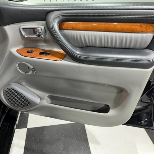 Lexus LX  2006