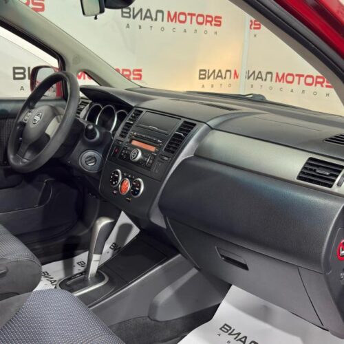 Nissan Tiida  2011