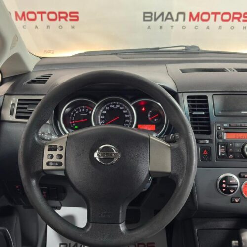Nissan Tiida  2011