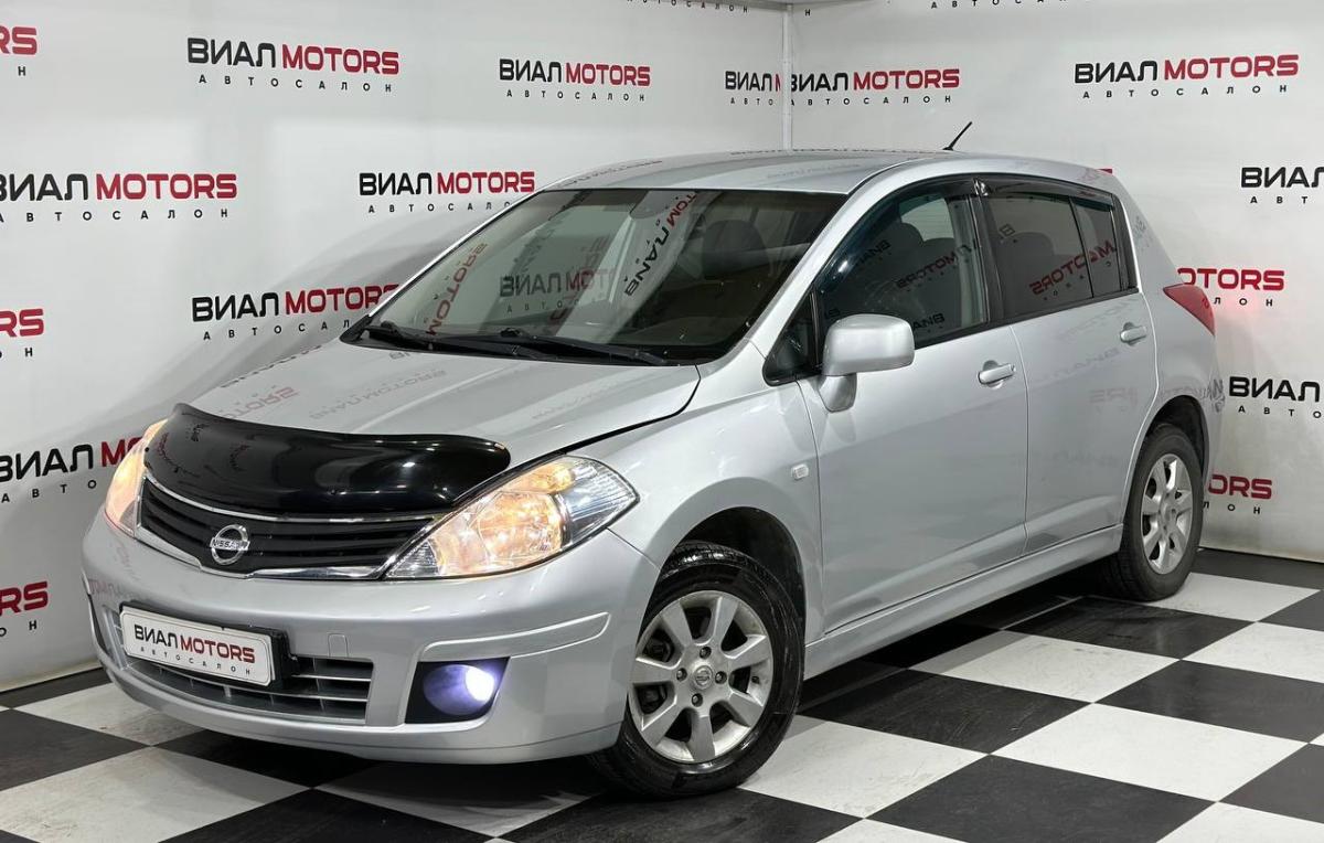 Nissan Tiida  2010