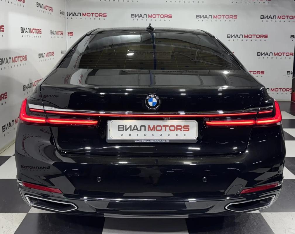 BMW 7 серия 2020