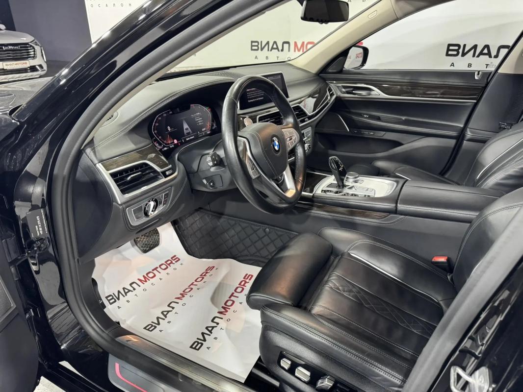BMW 7 серия 2020
