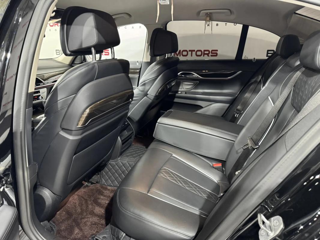 BMW 7 серия 2020