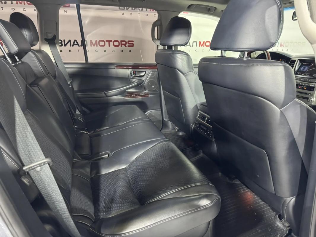 Lexus LX570 2013