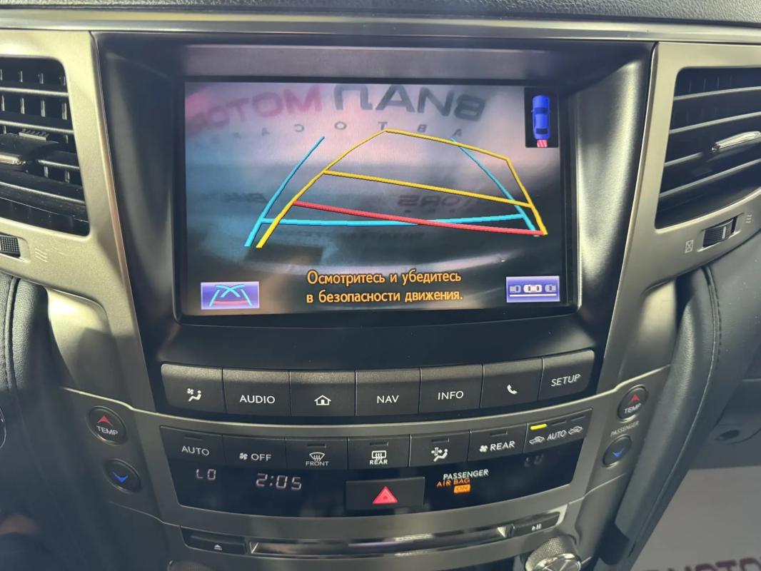 Lexus LX570 2013
