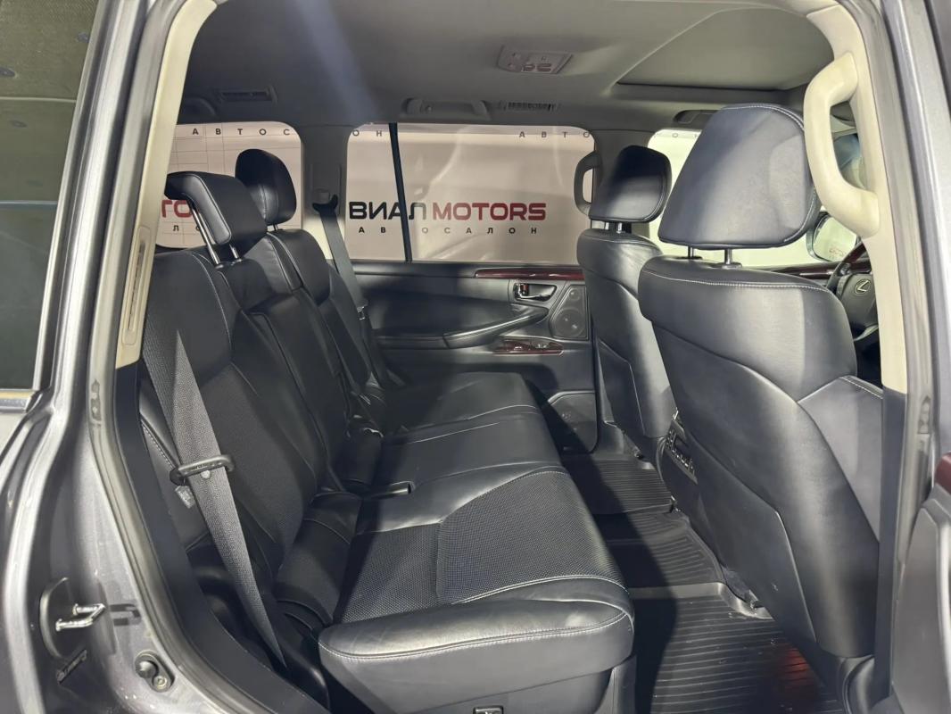 Lexus LX570 2013