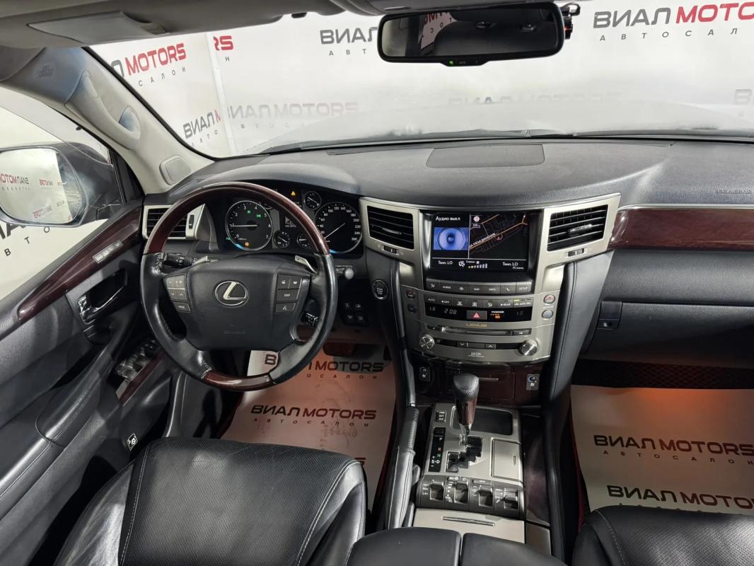 Lexus LX570 2013