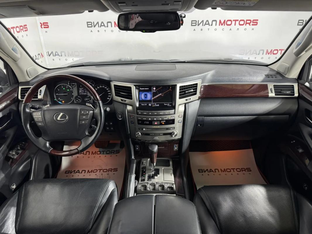 Lexus LX570 2013