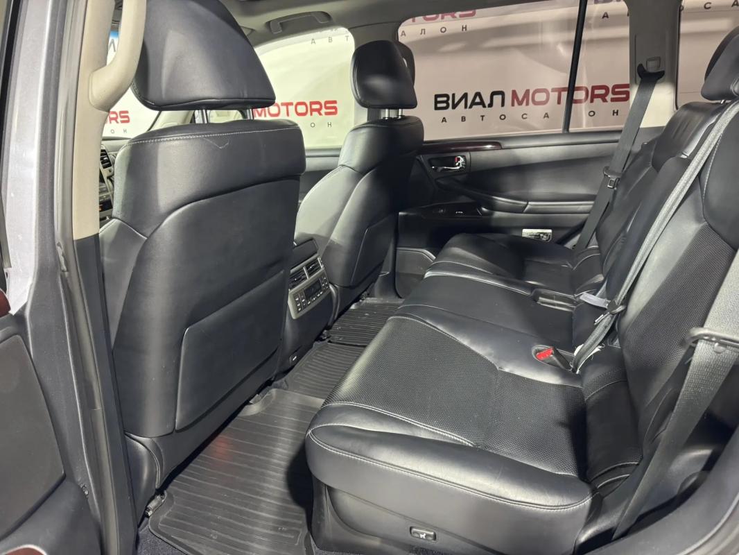 Lexus LX570 2013