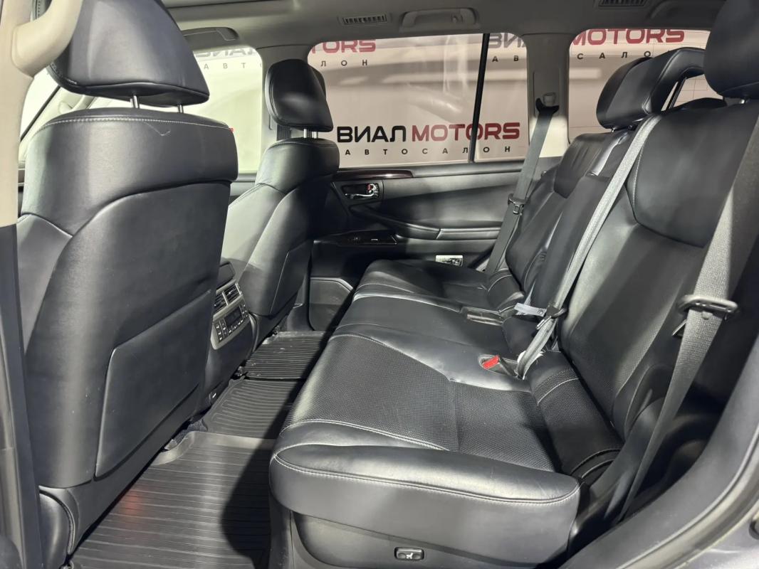 Lexus LX570 2013