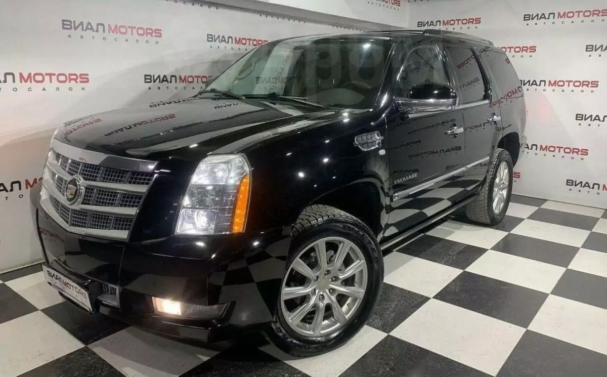Cadillac Escalade 6.2 AT (409 л.с.) 4WD 2013