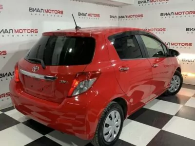 Toyota Vitz 1.0 CVT (69 л.с.) 2012