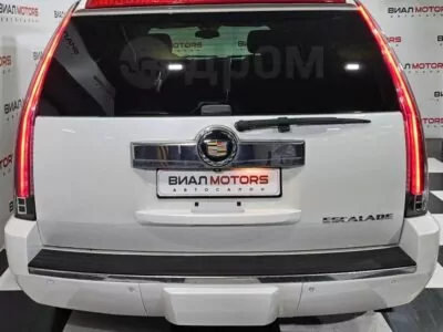Cadillac Escalade 6.2 AT (409 л.с.) 4WD 2012