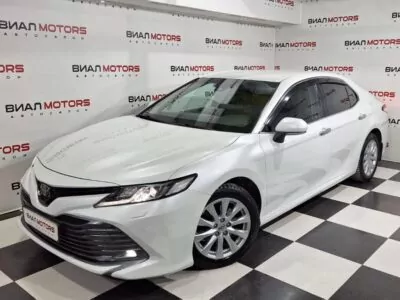 Toyota Camry  2019
